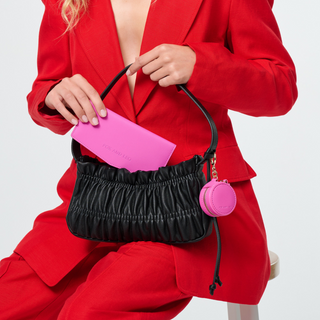 Eye Catcher charm with microfibre cleaning cloth - Hot Pink